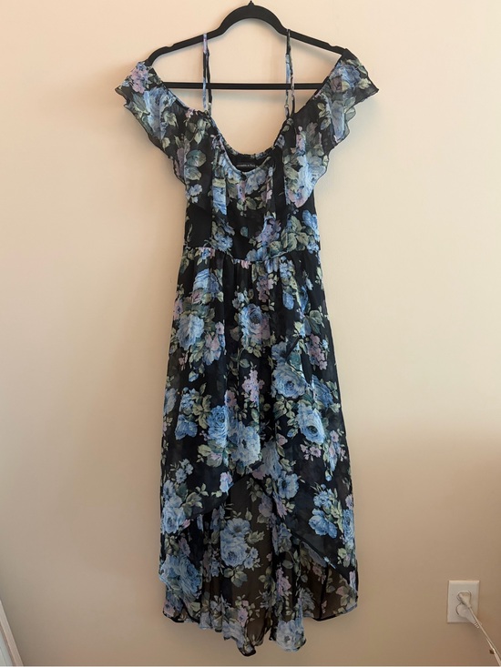 Abercrombie & Fitch Dresses & Skirts - Abercrombie & Fitch Floral Off-Shoulder Hi-low Dress in Black & Blue Women’s Med